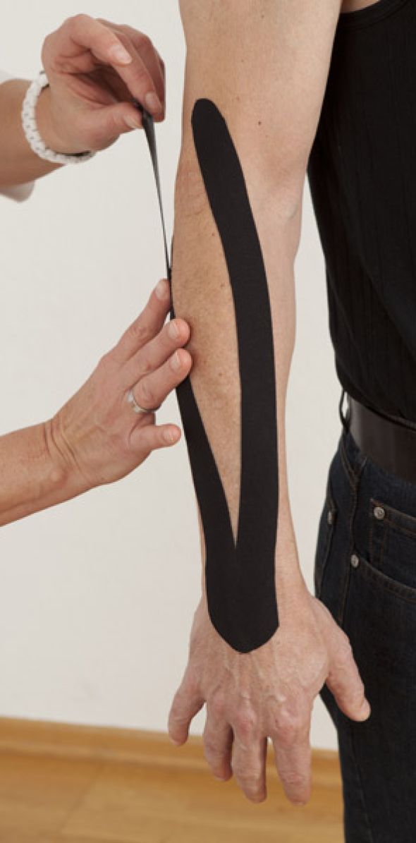 physiotherapie-kinesiotape-dachau-051B8EA8FD-1FBF-0CA9-DA9F-F510F2CBD472.jpg